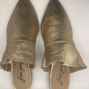Gold Metallic Ruffle Flat Mule size 37.5 (7US)